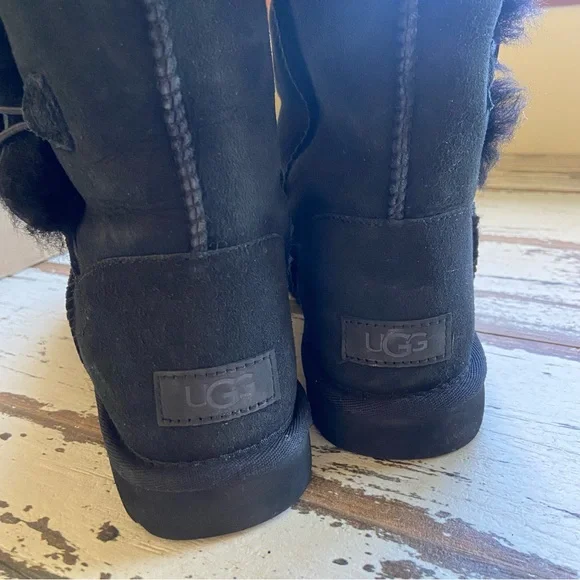 ✨SOLD✨UGG Bailey Button Triplet II Boots - Picture 7 of 11